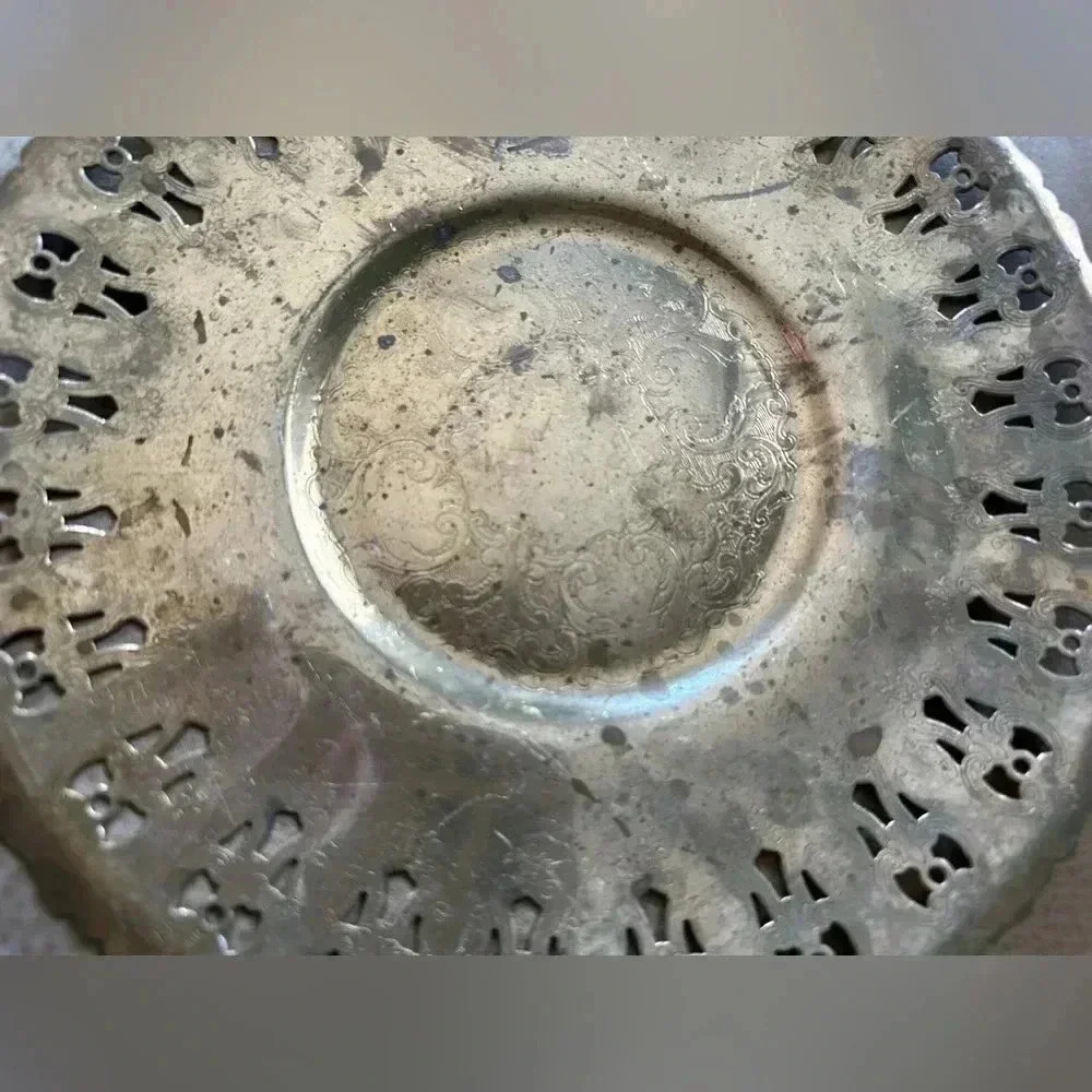 Vintage Brass Plate Decor With Beautiful Engravings Around 9” Around - Picture 2 of 8